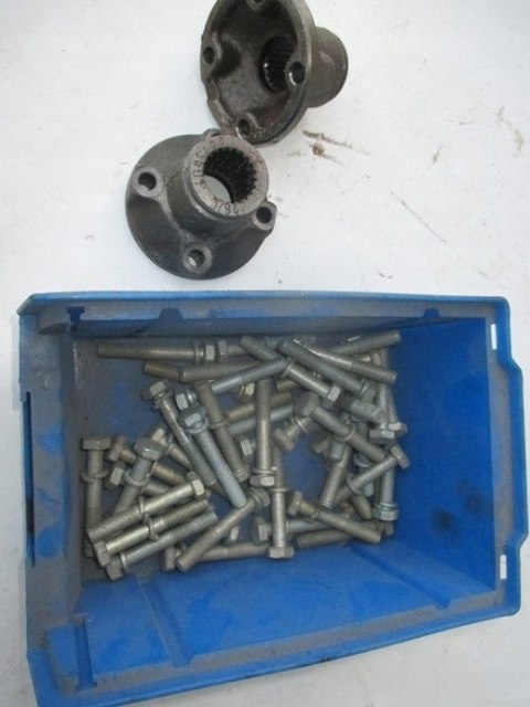 Fiat 126p sruba zabieraka przegubu polosi