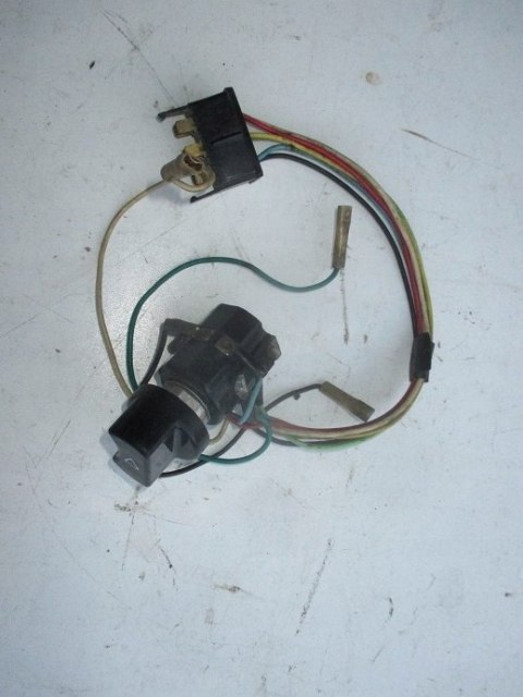 Skoda 105 120 przelacznik swiatel awaryjnych