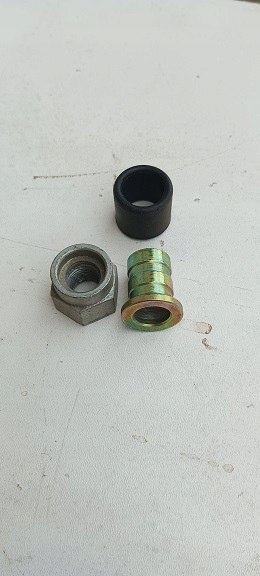 FSO 1500 polonez tulejka nakretka mocowania alternatora