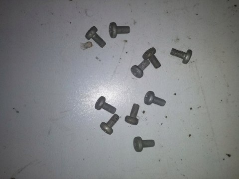 Fiat 125p 126p polonez sruba wkret M6x20 10szt.