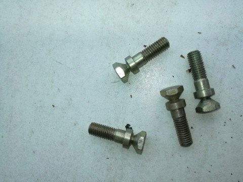 Fiat 125p 126p polonez zuk sruba stacyjki 2szt.