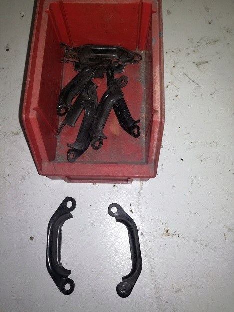 Fiat 125p 1300 klasyk miseczka wspornik przelotki