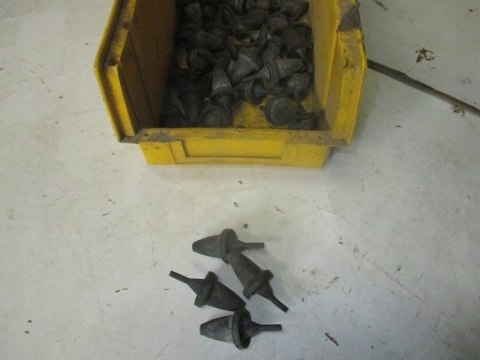 Fiat 125p 1300 odboj maski silnika nowy