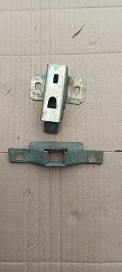 Fiat 125p 1300 zamek bagaznika zaczep zamka