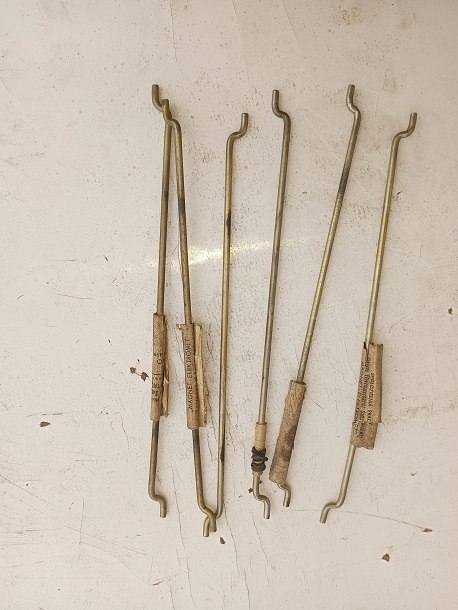 Fiat 125p ciegno posrednie zamka maski silnika