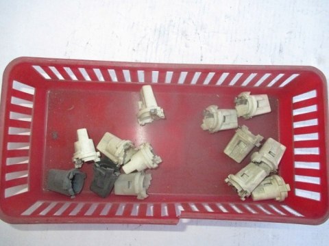 Fiat 125p oprawka zarowki licznika