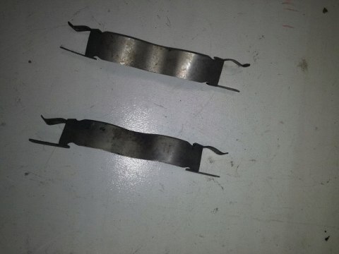 Fiat 125p polonez sprezynka klockow hamulcowych 2szt