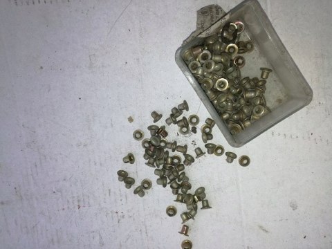 Fiat 125p polonez tarcza sprzegla nity 12szt.