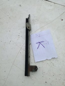 Fiat 125p prowadnica szyby tyl prawa