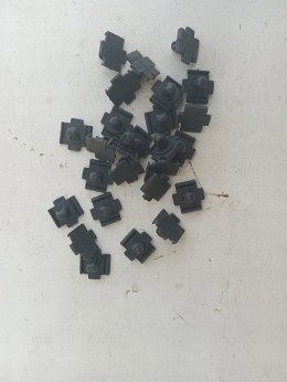 Fiat 125p spinki listwy blotnika drzwi 26szt