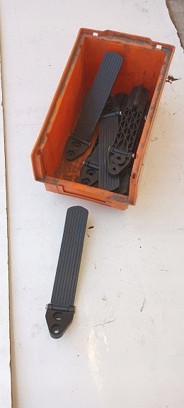 Fiat 125p syrena 105 pedal gazu nowy