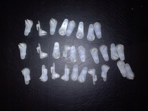 Fiat 125p syrena 105 spinki boczka tapicerki 28 szt.