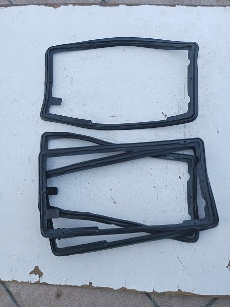 Fiat 125p uszczelka lampy tyl tylnej lewa