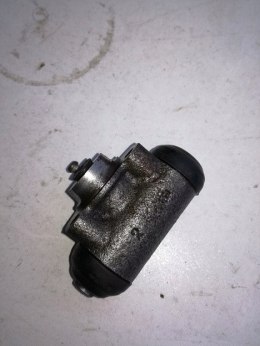 Fiat 126p cylinderek hamulcowy tylny