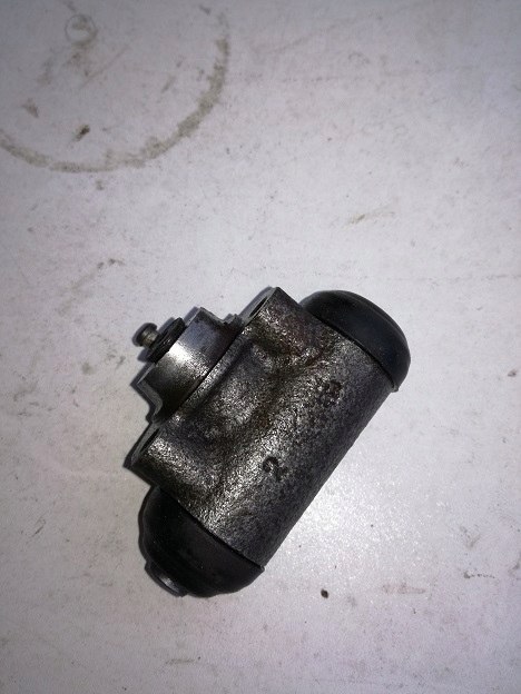 Fiat 126p cylinderek hamulcowy tylny