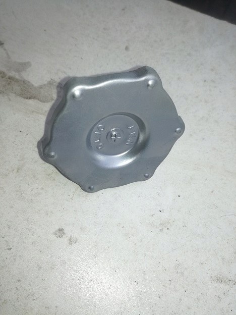 Fiat 126p korek wlewu oleju