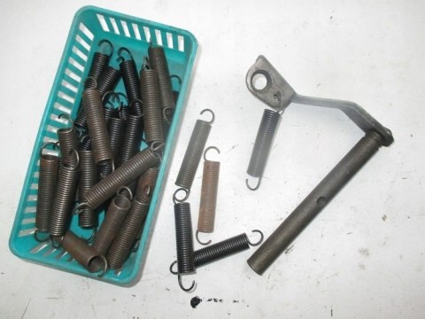 Fiat 126p sprezyna lapy dzwigni linki sprzegla