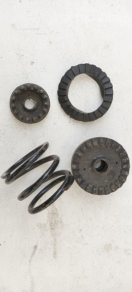 Fiat 126p sprezyna poduszka silnika