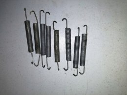 Fiat 126p sprezyna szczek hamulcowych 8szt