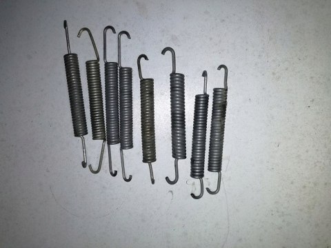 Fiat 126p sprezyna szczek hamulcowych 8szt