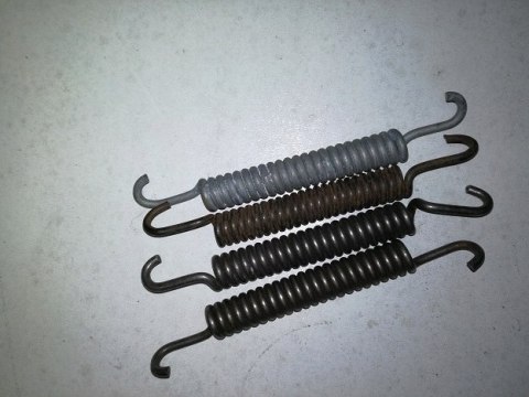 Fiat 126p sprezyna szczek hamulcowych Cinquecento