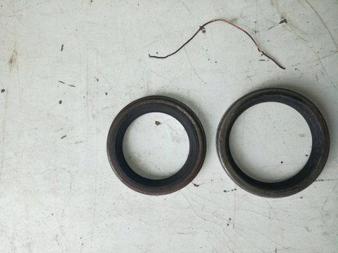 Fiat 126p uszczelniacz simmering walu korbowego