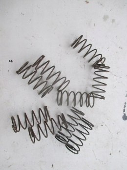 Polonez fiat 125p sprezyna pompa paliwa