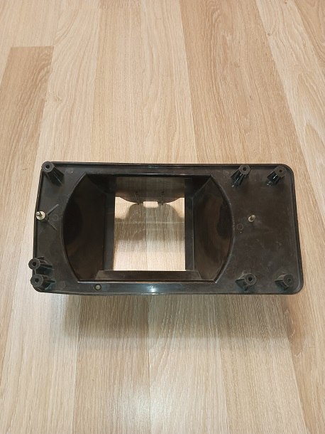 Polonez truck coupe ramka lampy reflektora lewa