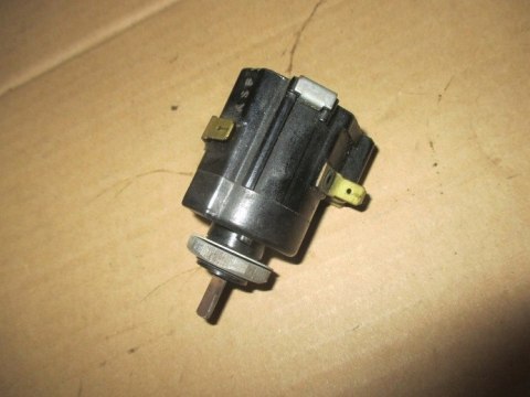 Skoda 100 s przelacznik swiatel glownych