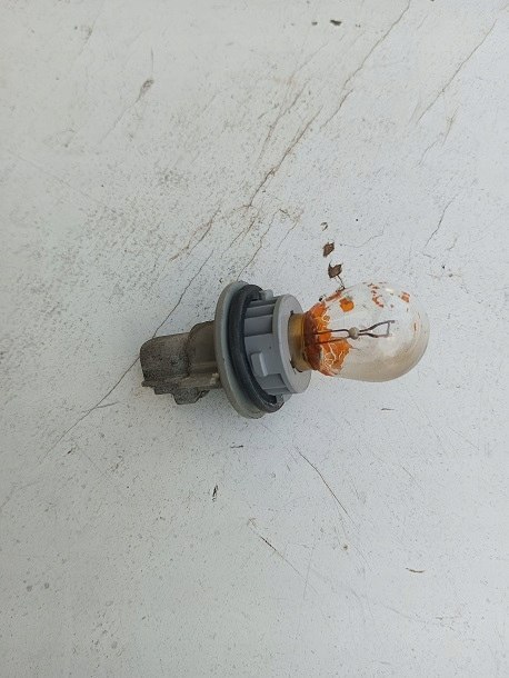 Toyota corolla e12 oprawka zarowki kierunkowskazu