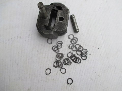 Trabant 601 sworzen zabezpieczenie przegubu polosi