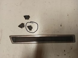 Fiat 125p zakonczenie listwy blotnika drzwi