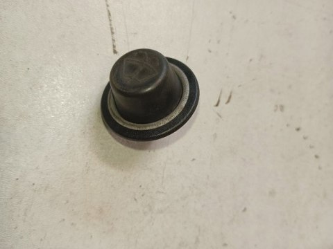 Fiat 126p STD pompka spryskiwacza