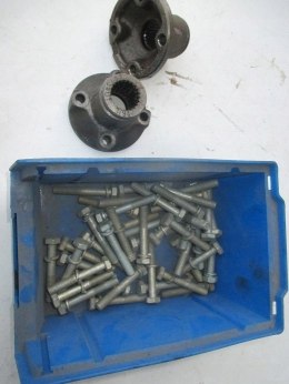 Fiat 126p sruba zabieraka przegubu polosi