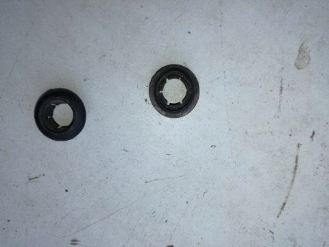 Fiat 126p tulejka przelotki drazka blokady drzwi 1szt