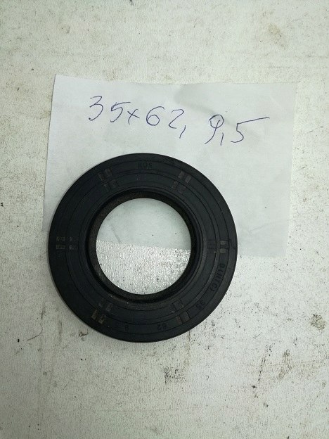 Matiz suzuki uszczelniacz polosi skrzyni biegow lewy 35x62x9,5