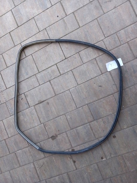 OPEL VECTRA C kombi uszczelka drzwi tylnych lewa