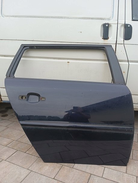 Opel Vectra C kombi drzwi prawe tylne granat