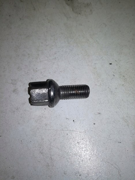 Opel sruba kola M12x1,5x46