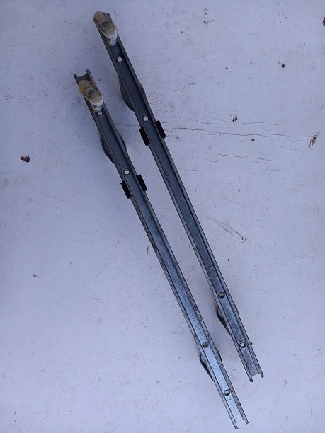 Opel vectra c prowadnica wspornik slupek szyby drzwi