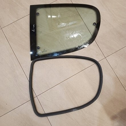 Peugeot 206 3D szyba boczna lewa