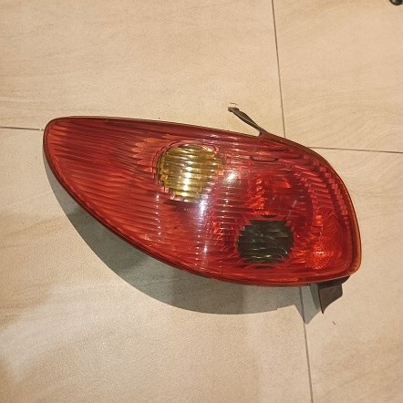 Peugeot 206 lampa tylna lewa