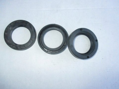 SKODA 100S uszczelniacz piasty kola