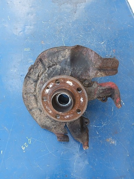 Seat Ibiza Cordoba Vw Polo 9N Fabia 02-08r Zwrotnica piasta prawa z ABS