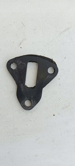 Skoda 100 105 podkladka izolator pompy paliwa