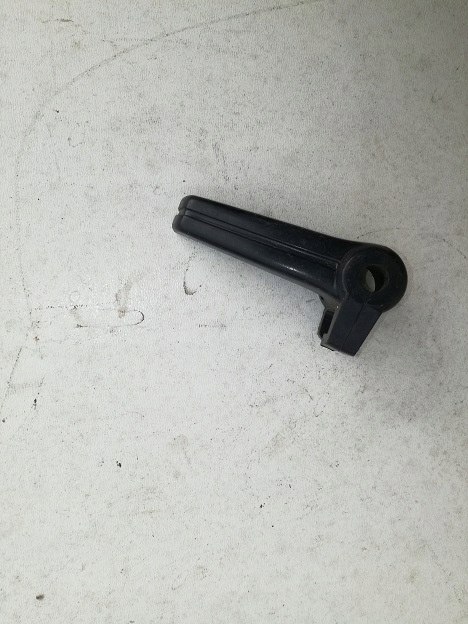 Skoda 100s klamka szyby uchylnej trojkatnej prawa