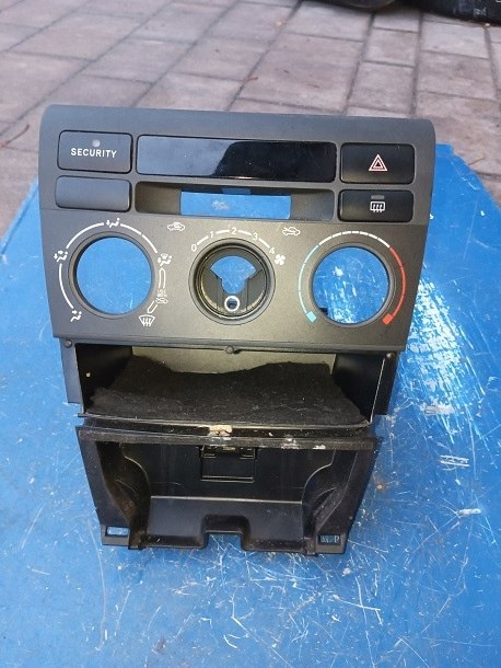 Toyota corolla e12 ramka panel nawiewu przelacznik awaryjnych