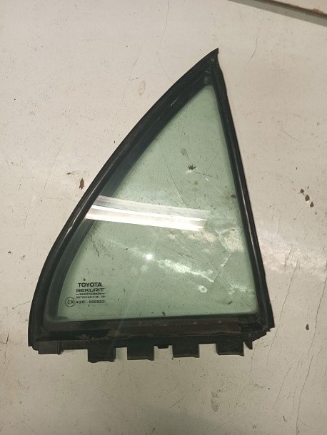 Toyota corolla e12 sedan szyba trojkatna drzwi tyl prawa