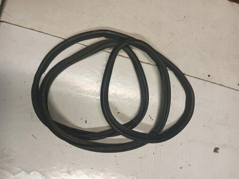 Toyota corolla e12 sedan uszczelka pokrywy klapy bagaznika