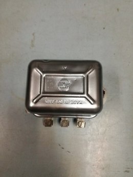 Warszawa m20 zuk syrena 104 105 regulator napiecia